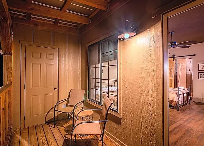-pet Friendly- Miners #5 -two Double Beds - Private Balcony